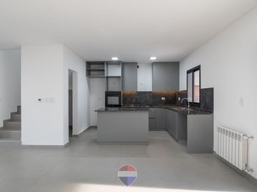 DUPLEX EN VENTA SOLARES DE MANANTIALES 3 DORM