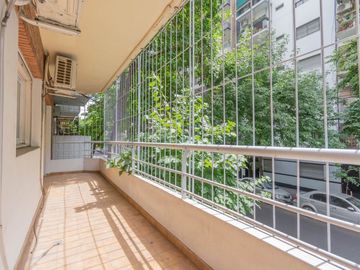 Venta dpto 4 ambientes con cochera. Palermo