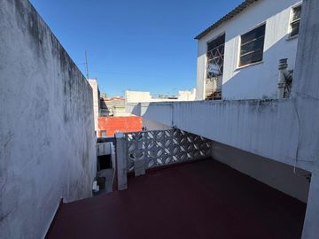 VENTA CASA 3 AMB EN PARQUE CHACABUCO APTO CREDITO