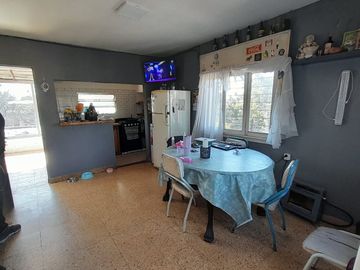 CASA 6 AMBIENTES EN VENTA LONGCHAMPS FINANCIA