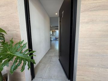 VENTA CASA 4 AMB. JARDÍN Y COCHERA -  ITUZAINGO