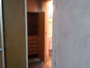 DEPÓSITO VENTA SAN NICOLÁS  276 M2 CUB.PERMUTA