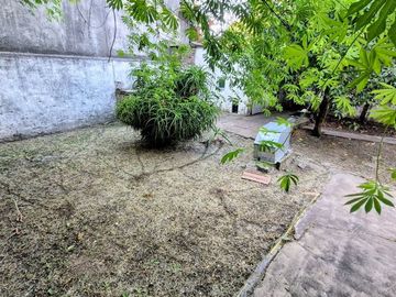 CASA 2 AMB + 2 LOCALES AL FRENTE ITUZAINGO
