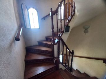 Venta casa 5 amb, jardín, cochera parrilla Olivos