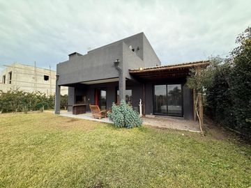 VENTA CASA 4 AMB C/PISCINA SANTA ELENA PILAR