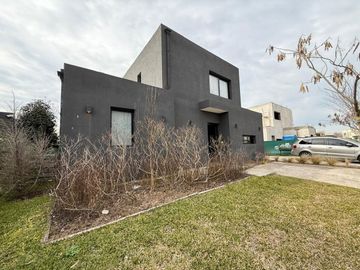 VENTA CASA 4 AMB C/PISCINA SANTA ELENA PILAR