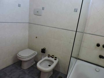 VENTA CASA DE CATEGORIA 4 DORMITORIOS-CORDOBA