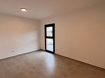VENTA CASA 3 DOR ZONA SUR BARRIO CERRADO ESTRENAR