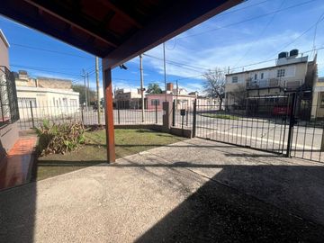 VENTA CASA ESQUINA EN COMANDANTE ESPORA