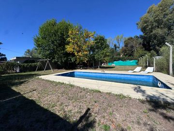 Casa Quinta en El Peligro con Pileta y Parque