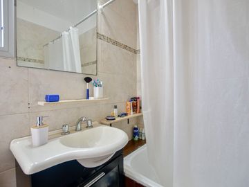 CASA EN VENTA GONNET 3 DORMITORIOS