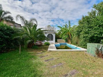 CASA EN VENTA GONNET 3 DORMITORIOS