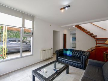 CASA EN VENTA GONNET 3 DORMITORIOS