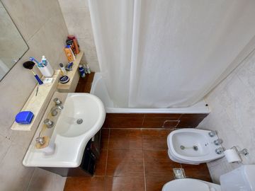 CASA EN VENTA GONNET 3 DORMITORIOS