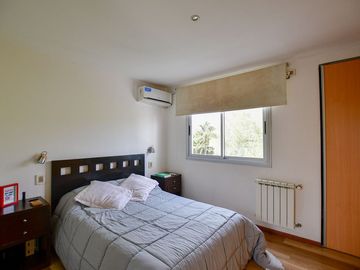CASA EN VENTA GONNET 3 DORMITORIOS