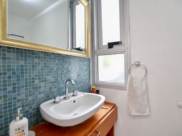 CASA EN VENTA GONNET 3 DORMITORIOS