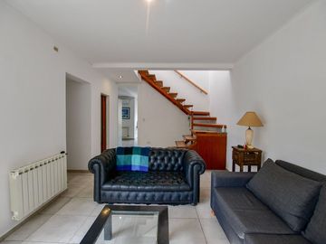CASA EN VENTA GONNET 3 DORMITORIOS