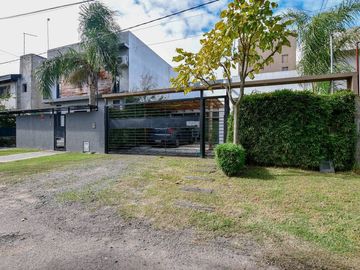 CASA EN VENTA GONNET 3 DORMITORIOS