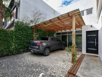 CASA EN VENTA GONNET 3 DORMITORIOS