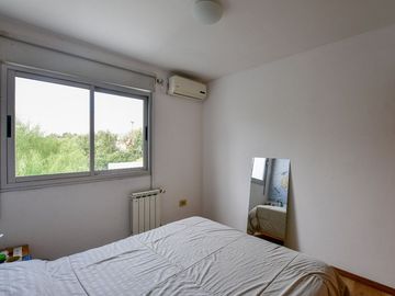 CASA EN VENTA GONNET 3 DORMITORIOS