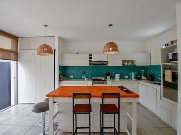 CASA EN VENTA GONNET 3 DORMITORIOS