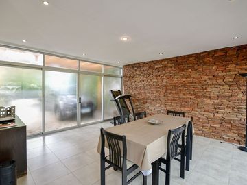 CASA EN VENTA GONNET 3 DORMITORIOS
