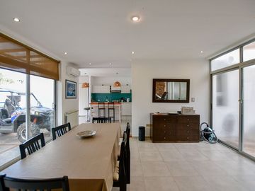 CASA EN VENTA GONNET 3 DORMITORIOS
