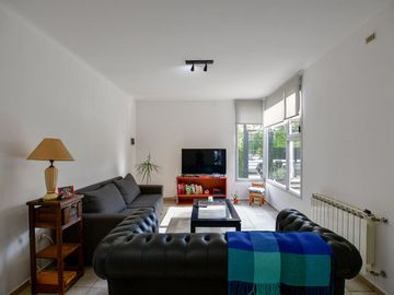 CASA EN VENTA GONNET 3 DORMITORIOS