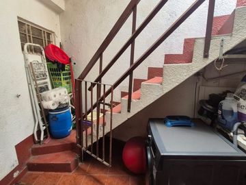 EXCELENTE CASA CHALET 4 AMB TERRAZA Y LAVADERO