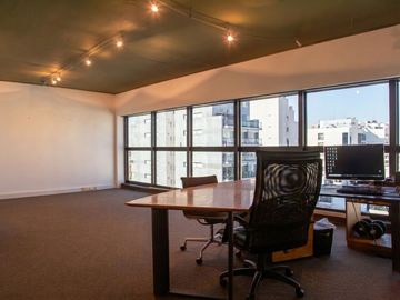 Venta Oficina Piso 12 Único Balcón y Cochera Nuñez