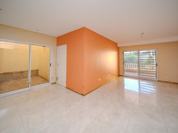 VENTA CASA 6 AMB FLORES PISCINA COCHERA PERMUTA