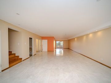 VENTA CASA 6 AMB FLORES PISCINA COCHERA PERMUTA