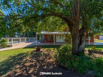 Venta quinta rural con doble vivienda y galpón