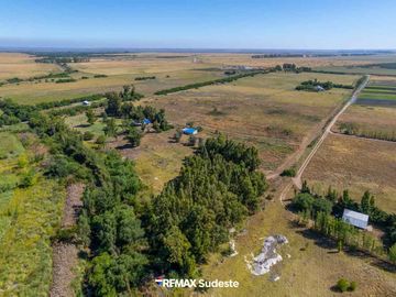 Venta quinta rural con doble vivienda y galpón