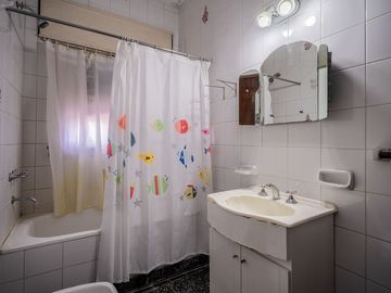 VENTA CASA 5 AMB, JARDÍN, QUINCHO, APTO CRÉDITO