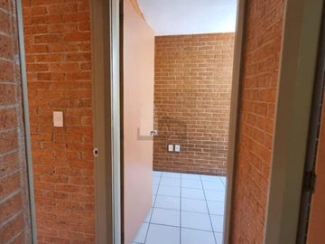Casa en Jardines del Río con recámara y baño completo en planta baja