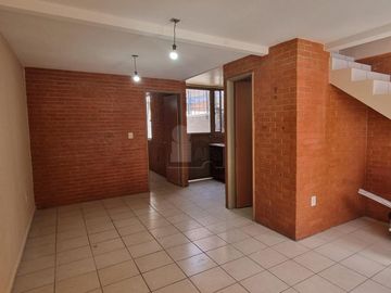 Casa en Jardines del Río con recámara y baño completo en planta baja