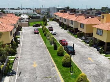 Casa en condominio en venta en Coaxustenco, Metepec, México