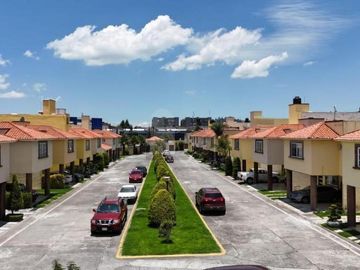 Casa en condominio en venta en Coaxustenco, Metepec, México