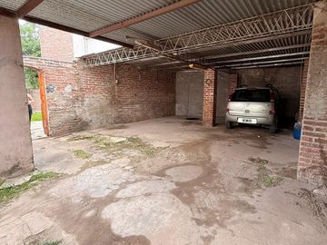EN VENTA CASA DE 4 DORMITORIOS + COCHERAS