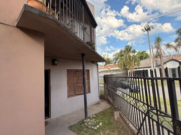 EN VENTA CASA DE 4 DORMITORIOS + COCHERAS
