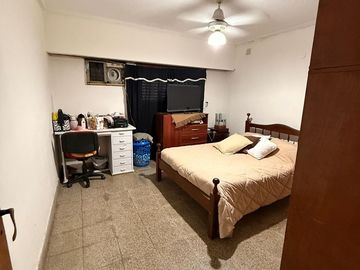 EN VENTA CASA DE 4 DORMITORIOS + COCHERAS