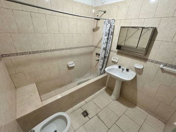 VENTA DOS CASAS SAAVEDRA LOTE DE 8,66 X 27
