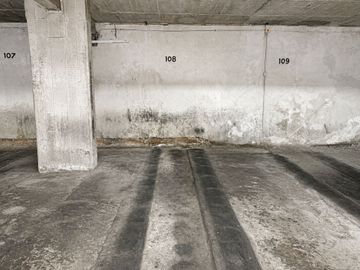 Alquiler COCHERA Uruguay y Av.CORR/ EXP INCLUIDAS