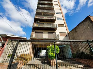 Depto 2 amb en venta San Martin centro con cochera