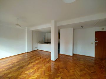 Depto 2 amb en venta San Martin centro con cochera