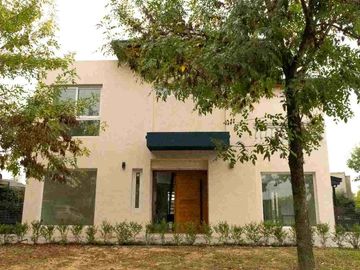 Casa en venta 6 amb a Estrenar Jazmines