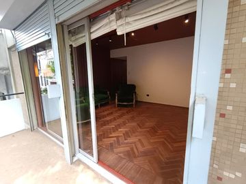VENTA DEPTO 3 AMB C/ DEPENDENCIA, BALCÓN, FLORES.