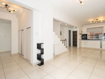 VENTA DPTO 5 AMB CON COCHERA
