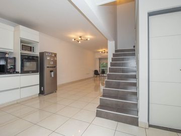 VENTA DPTO 5 AMB CON COCHERA